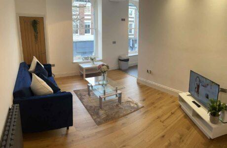 1 Bedroom with shared bath Fernlea London (F1)